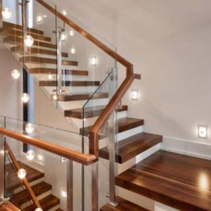 Một số mẫu cầu thang kính đẹp hiện đại nhất hiện nay 3