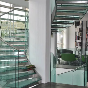 Một số mẫu cầu thang kính đẹp hiện đại nhất hiện nay 6