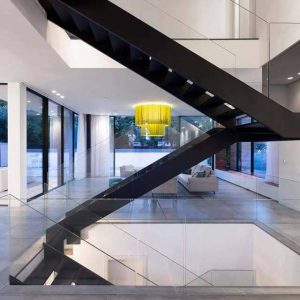 Một số mẫu cầu thang kính đẹp hiện đại nhất hiện nay 7