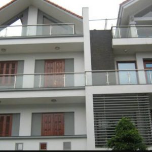 những mẫu lan can kính ban công 1