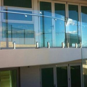 những mẫu lan can kính ban công 2