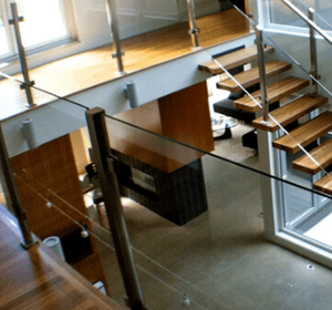 những mẫu lan can kính ban công 24