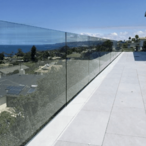 những mẫu lan can kính ban công 26