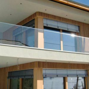 những mẫu lan can kính ban công 4